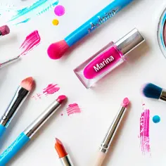 Lip Gloss tekst Marina - Słowa piosenki, która podbija serca fanów