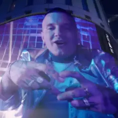 Poznaj wszystkich artystów śpiewających w reklamach Play: lista wykonawców
